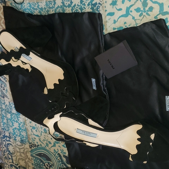 Black suede heel Prada - Picture 6 of 7